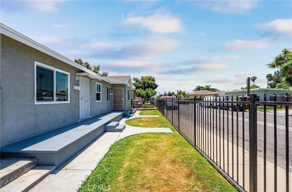 12430 12434 Peach Street A-b, Lynwood, California 90262 home-pic-5