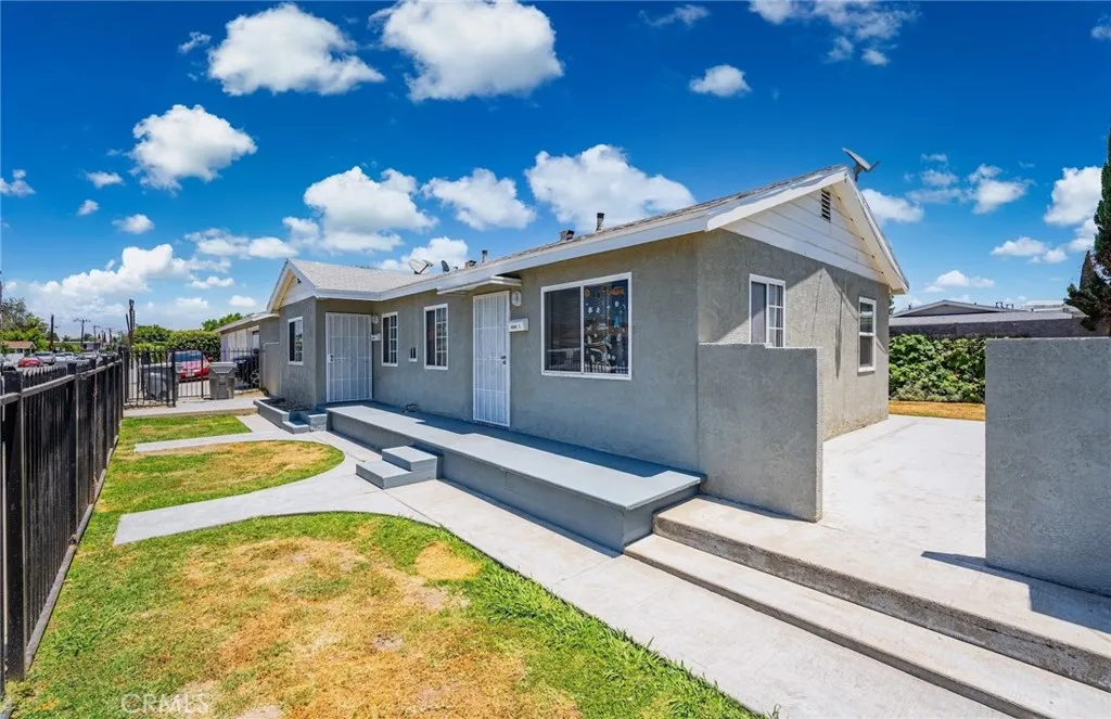 12430 12434 Peach Street A-b, Lynwood, California 90262 home-pic-4