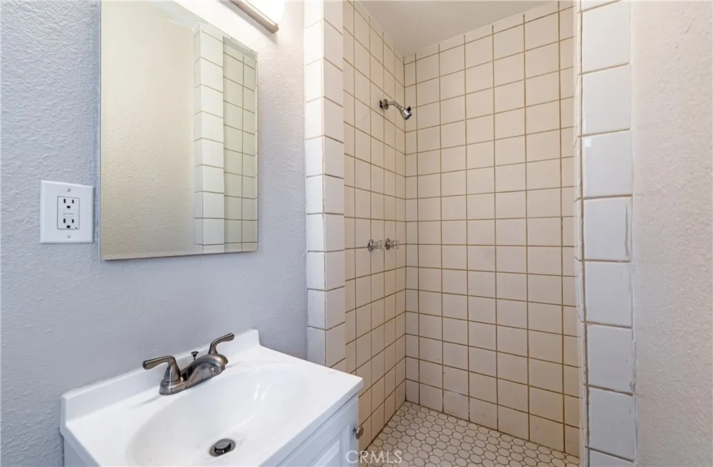 12430 12434 Peach Street A-b, Lynwood, California 90262 home-pic-21
