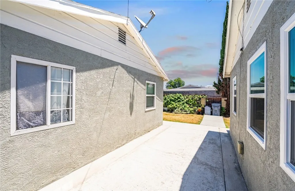 12430 12434 Peach Street A-b, Lynwood, California 90262 home-pic-16