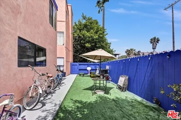 3809 Esplanade, Los Angeles, California 90292
