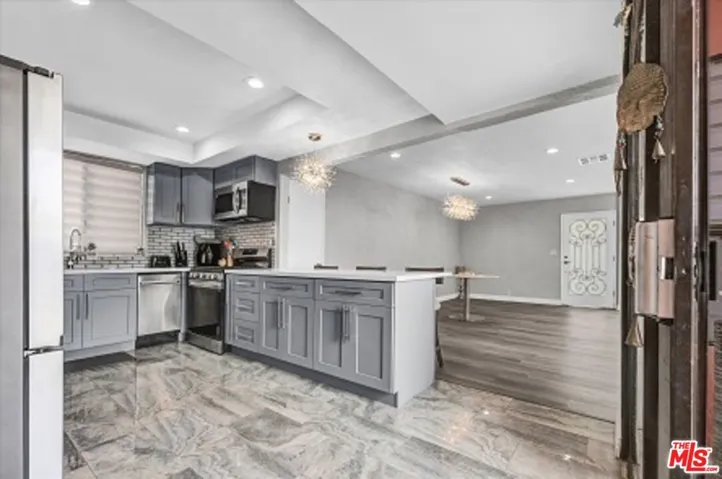 3809 Esplanade, Los Angeles, California 90292