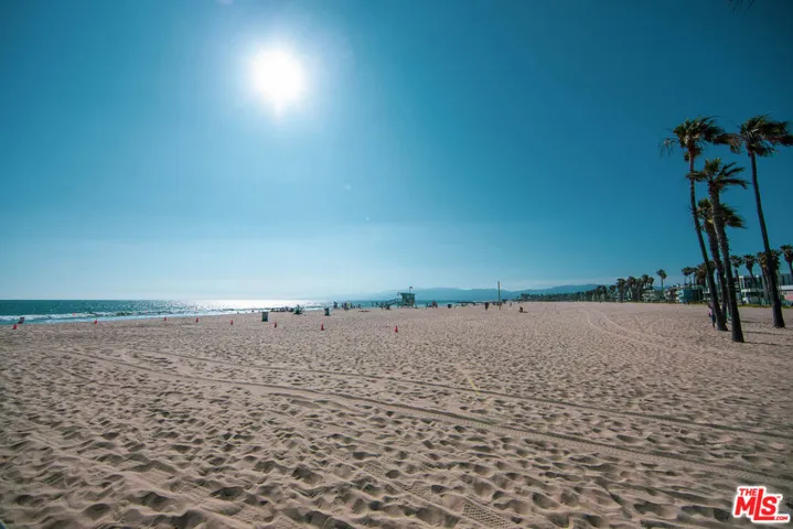 3809 Esplanade, Los Angeles, California 90292