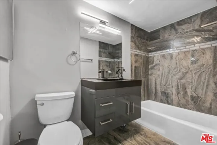 3809 Esplanade, Los Angeles, California 90292