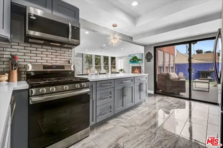 3809 Esplanade, Los Angeles, California 90292