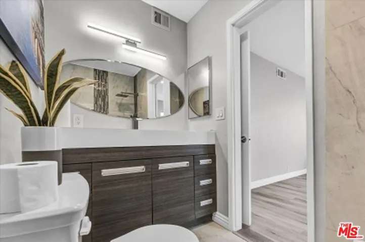 3809 Esplanade, Los Angeles, California 90292
