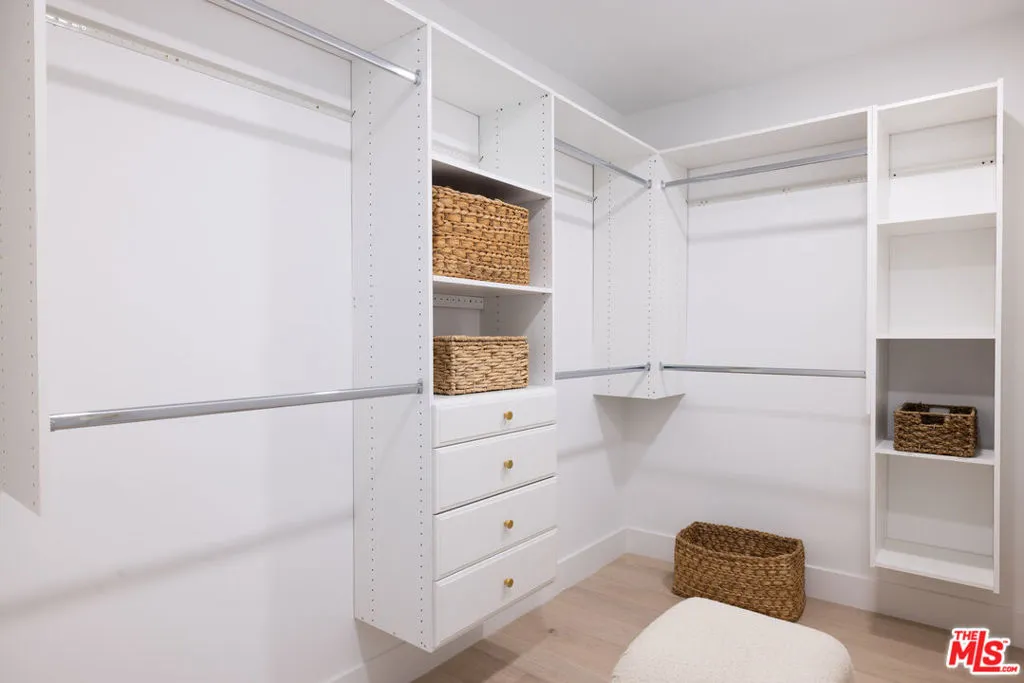 24211 Caris Street, Woodland Hills, California 91367 home-pic-29