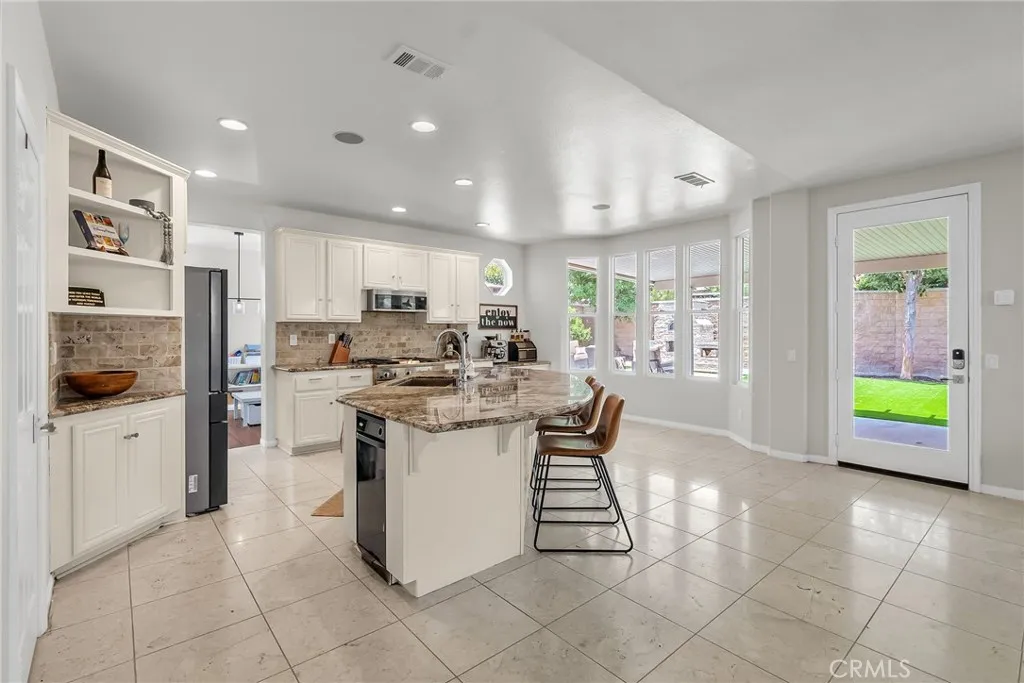 1775 Honors Lane, Corona, California 92883 home-pic-9