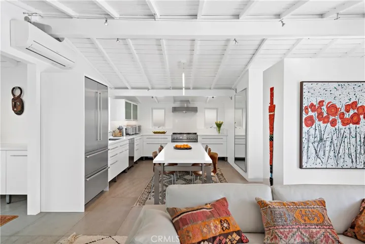 239 Fairview Street, Laguna Beach, California 92651
