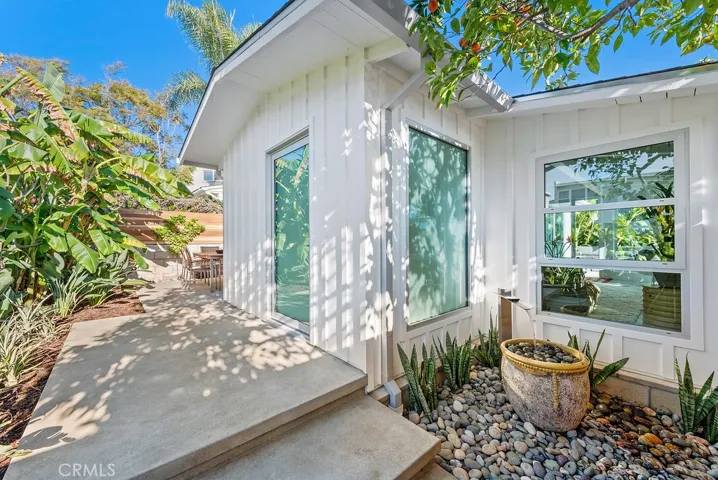 239 Fairview Street, Laguna Beach, California 92651