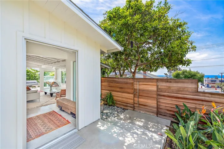 239 Fairview Street, Laguna Beach, California 92651