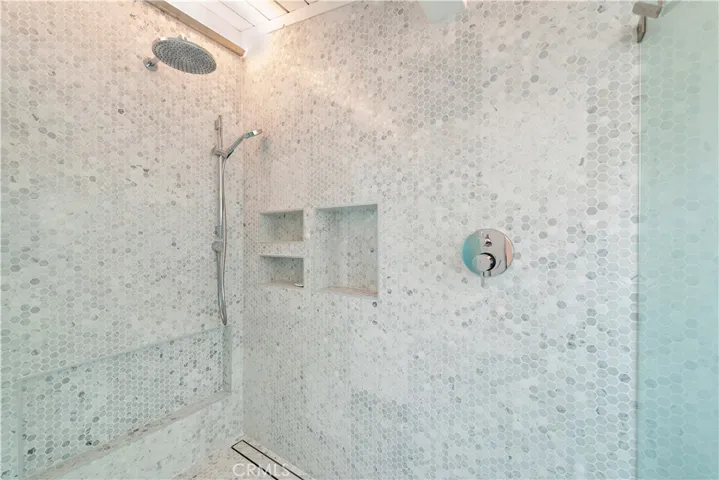 239 Fairview Street, Laguna Beach, California 92651