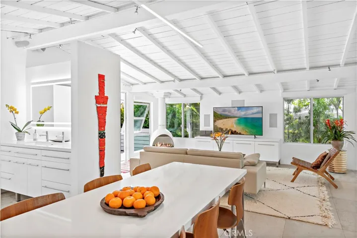 239 Fairview Street, Laguna Beach, California 92651