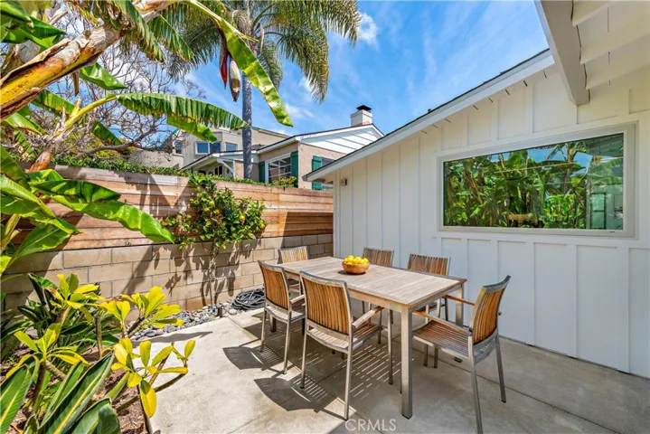 239 Fairview Street, Laguna Beach, California 92651