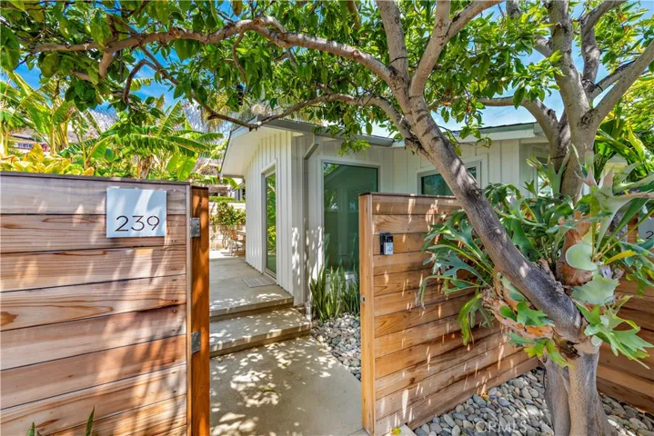 239 Fairview Street, Laguna Beach, California 92651