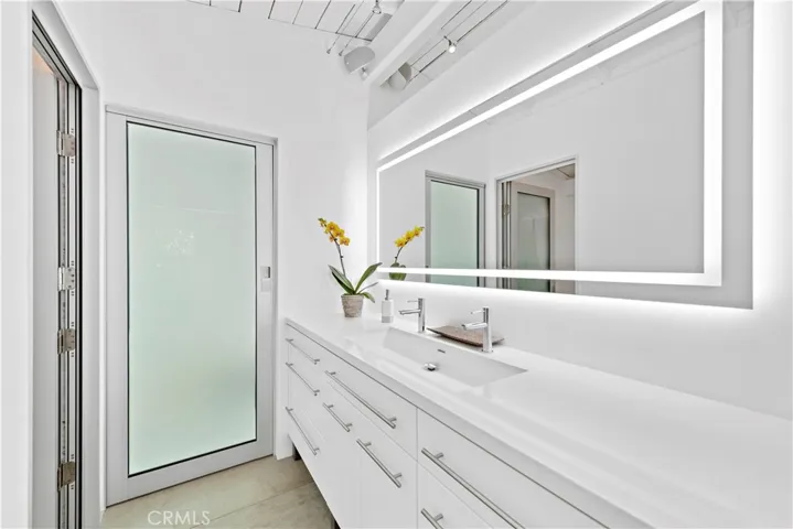 239 Fairview Street, Laguna Beach, California 92651