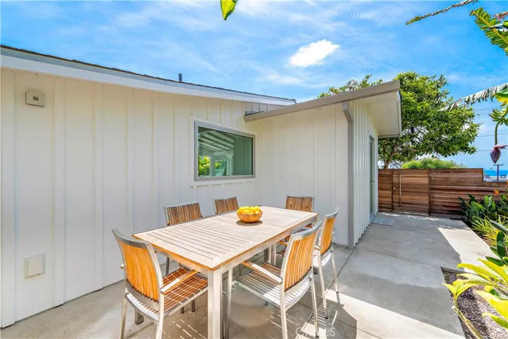 239 Fairview Street, Laguna Beach, California 92651