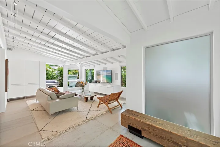 239 Fairview Street, Laguna Beach, California 92651