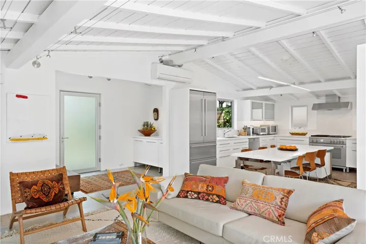 239 Fairview Street, Laguna Beach, California 92651