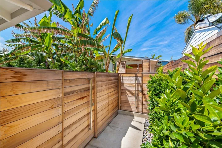 239 Fairview Street, Laguna Beach, California 92651