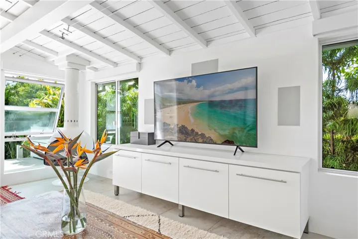 239 Fairview Street, Laguna Beach, California 92651