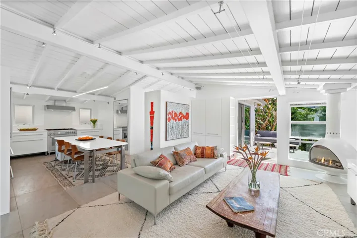239 Fairview Street, Laguna Beach, California 92651