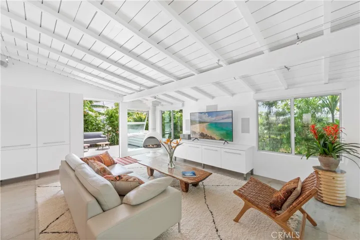 239 Fairview Street, Laguna Beach, California 92651