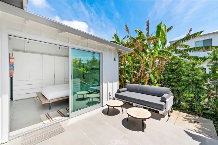 239 Fairview Street, Laguna Beach, California 92651