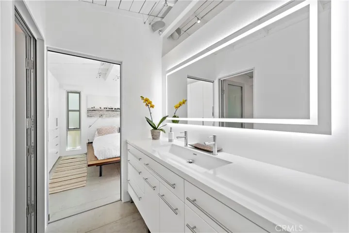 239 Fairview Street, Laguna Beach, California 92651