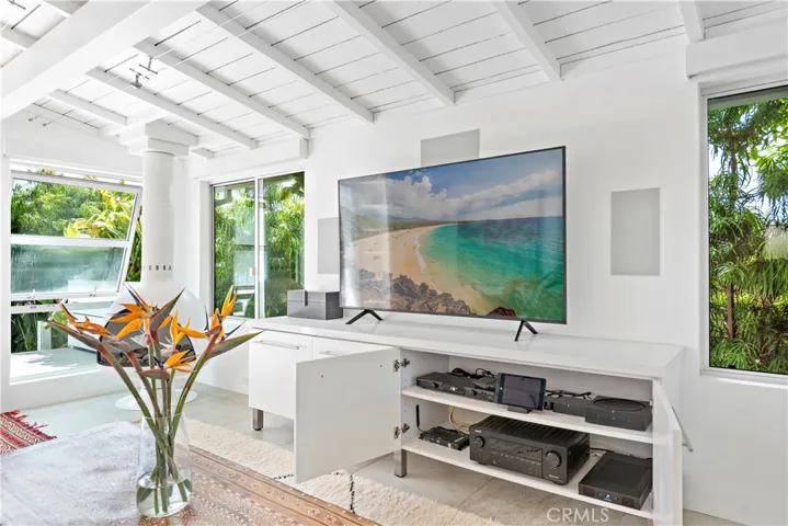 239 Fairview Street, Laguna Beach, California 92651