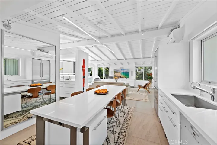 239 Fairview Street, Laguna Beach, California 92651