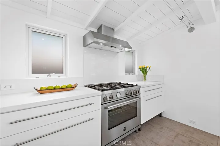 239 Fairview Street, Laguna Beach, California 92651