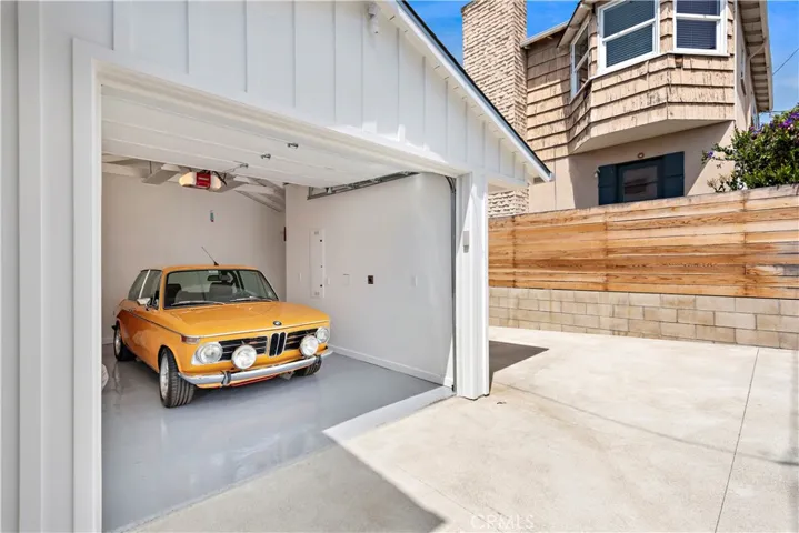 239 Fairview Street, Laguna Beach, California 92651