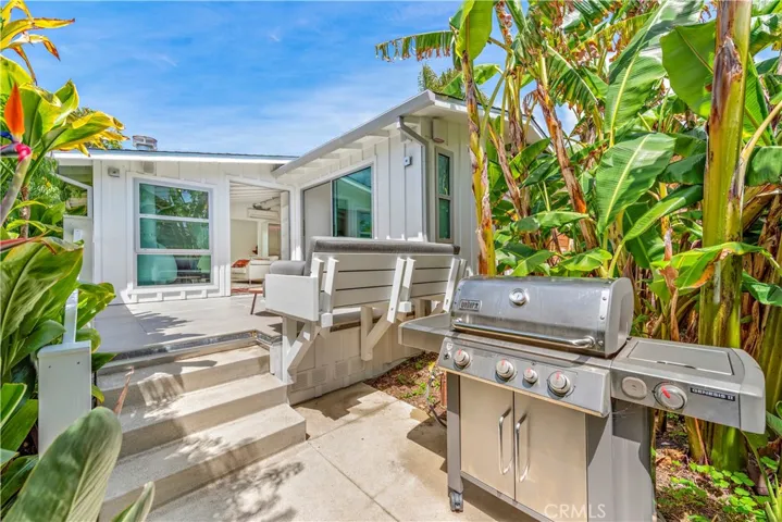 239 Fairview Street, Laguna Beach, California 92651