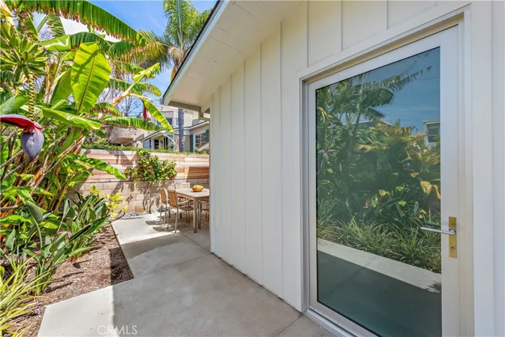 239 Fairview Street, Laguna Beach, California 92651