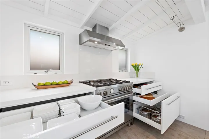 239 Fairview Street, Laguna Beach, California 92651