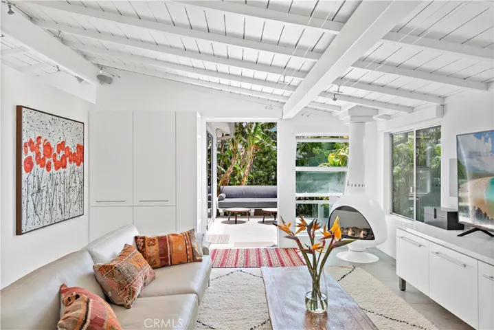 239 Fairview Street, Laguna Beach, California 92651