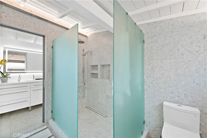 239 Fairview Street, Laguna Beach, California 92651