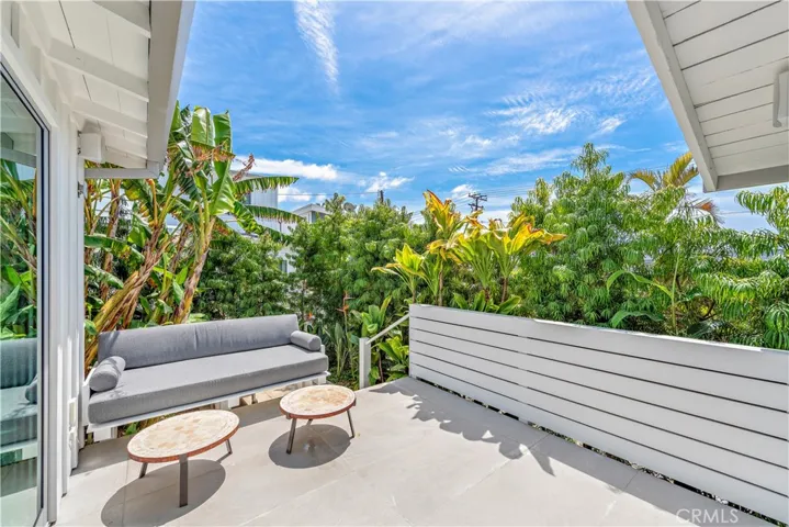 239 Fairview Street, Laguna Beach, California 92651