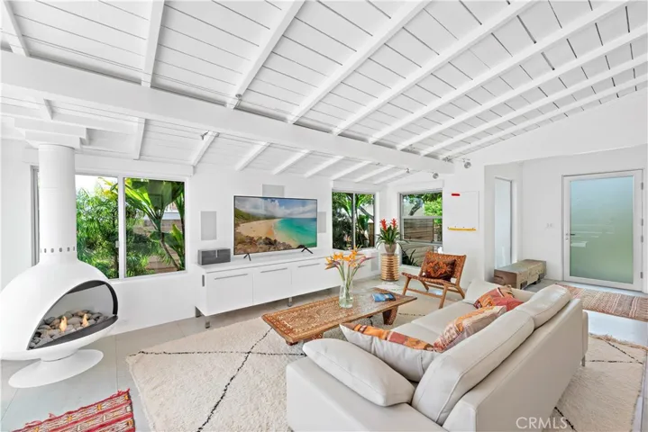 239 Fairview Street, Laguna Beach, California 92651