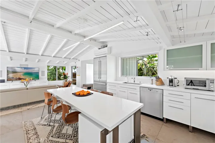 239 Fairview Street, Laguna Beach, California 92651