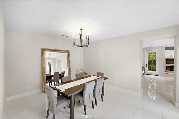 6 Julia Street, Ladera Ranch, California 92694