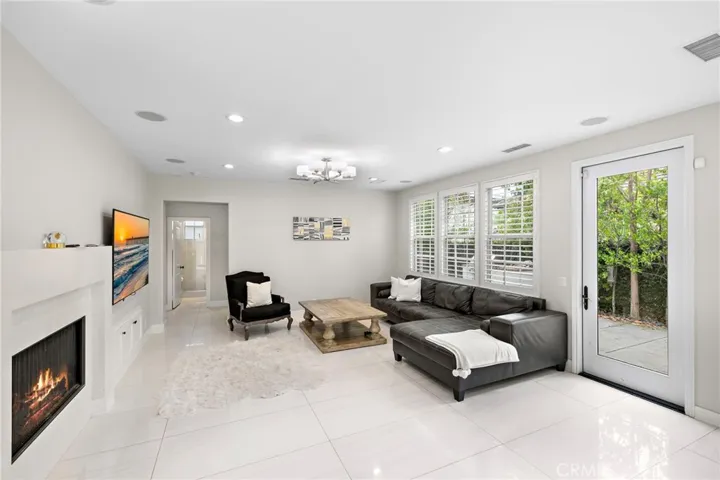 6 Julia Street, Ladera Ranch, California 92694