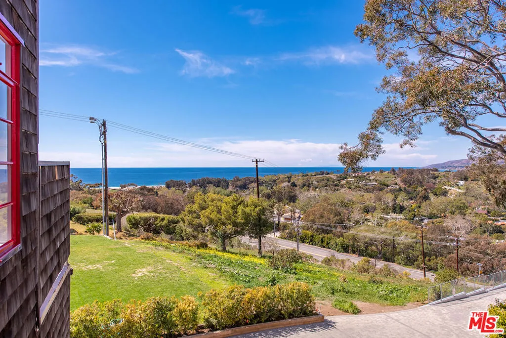 29235 Heathercliff Road 7, Malibu, California 90265, 2 Bedrooms Bedrooms, ,1 BathroomBathrooms,Residential Lease,For Rent,Heathercliff,25556629
