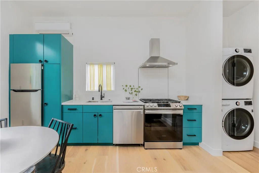 2240 Ewing Street, Los Angeles, California 90039 home-pic-32