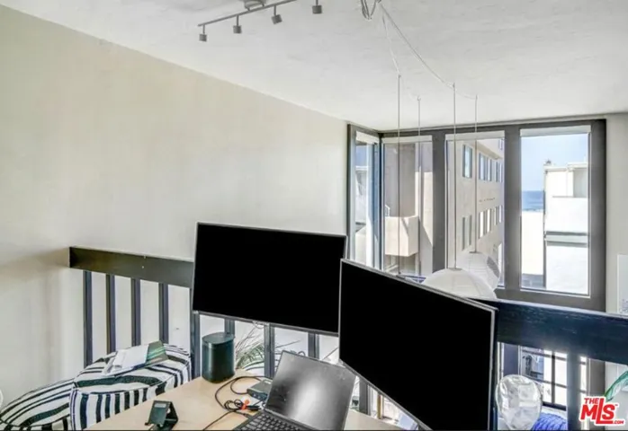 14 Mast Street 4, Marina Del Rey, California 90292