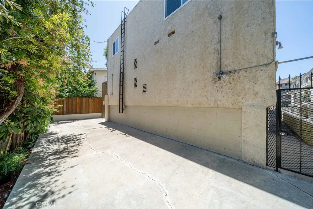 14947 Dickens Street 3, Sherman Oaks, California 91403 home-pic-22