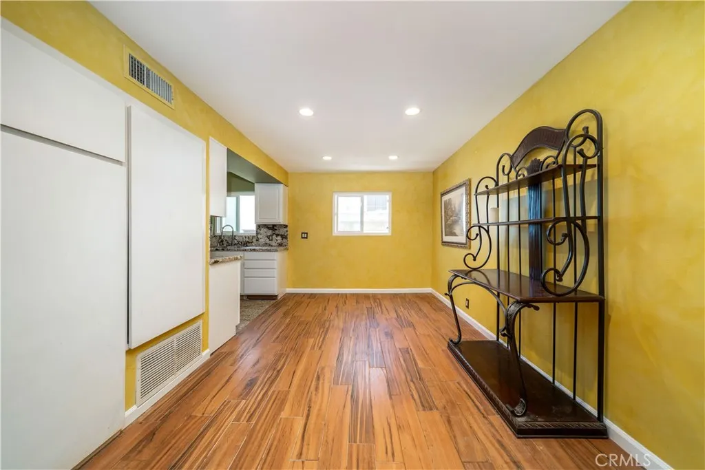 14947 Dickens Street 3, Sherman Oaks, California 91403 home-pic-3