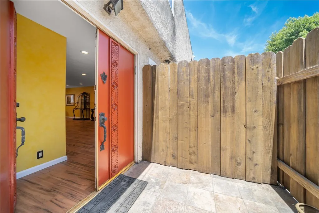 14947 Dickens Street 3, Sherman Oaks, California 91403 home-pic-19