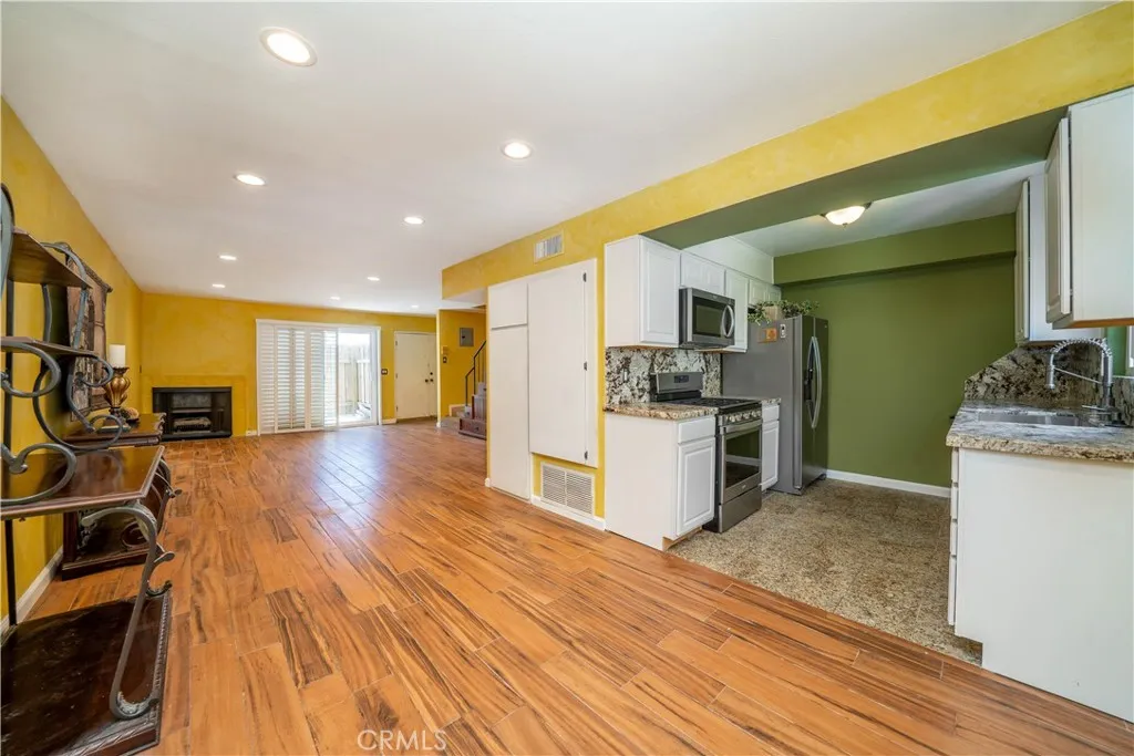 14947 Dickens Street 3, Sherman Oaks, California 91403 home-pic-5